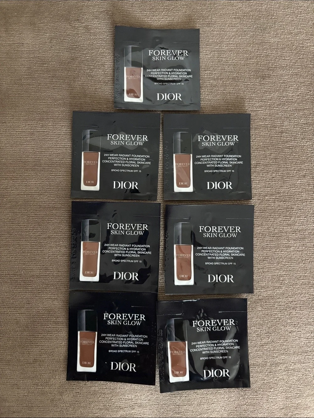 Dior Forever Skin Glow Foundation Samples Sampler in 7 W Warm / Glow 0.7 ml